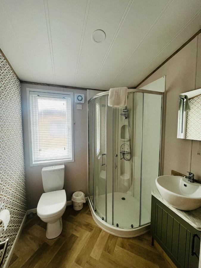 Lucky Lodge With Hot Tub York Esterno foto